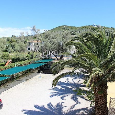 Villa Melisti ซูกาเลดส์ ภายนอก รูปภาพ